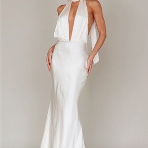 Selfie Leslie -Italia Azure Halterneck Maxi Dress Oyster